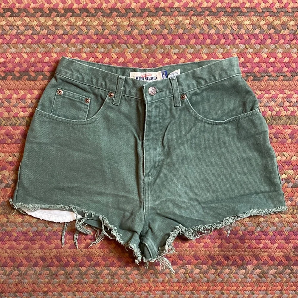 VINTAGE HIGH SIERRA ARMY GREEN HIGH RISE CUT OFF SHORTS